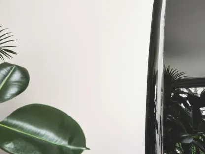 Specchio con cornice in vetro Colette di Calligaris
