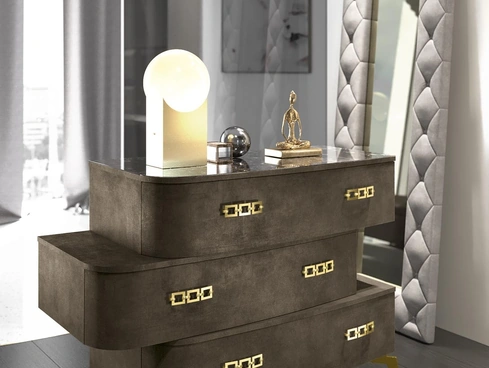 Specchiera Duse con cornice in ecopelle imbottita di Adriatica