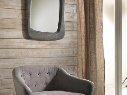 Specchio Smooth con rivestimento della cornice in tessere di pietra fossile di Stones