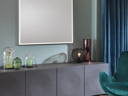 Specchio Lumen con cornice in alluminio di Stones