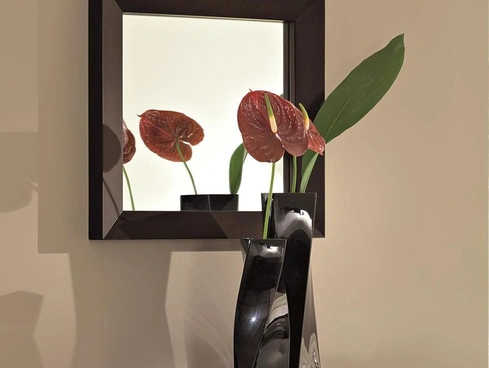 Specchio quadrato con cornice in legno di Stones