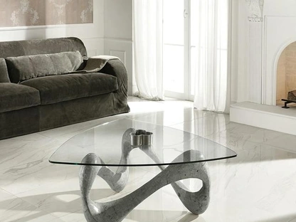 Tavolino Tetris con top in vetro e base in pietra fossile di Stones