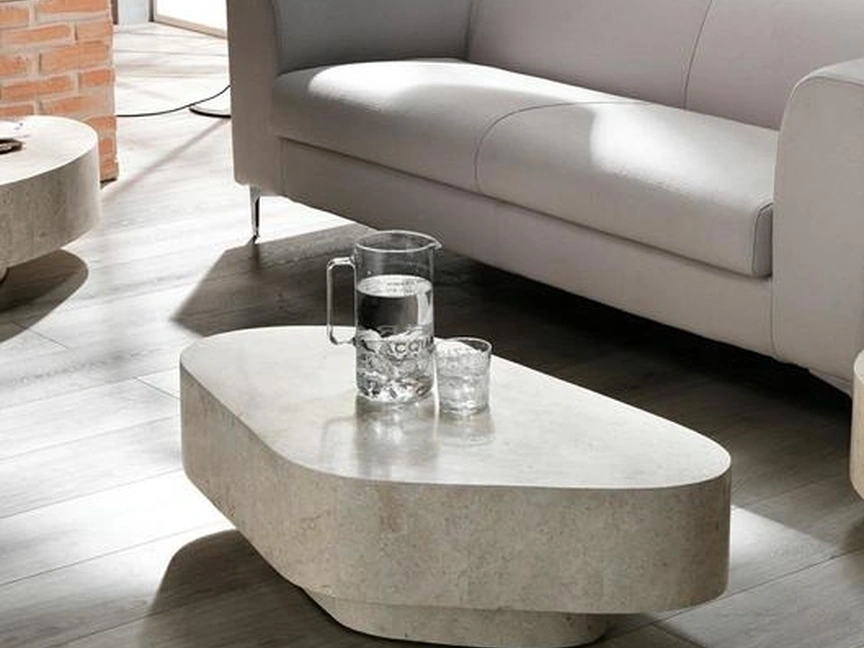 Tavolino Trapezio in pietra fossile di Stones