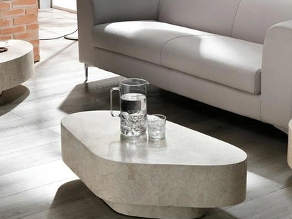 Tavolino Trapezio in pietra fossile di Stones