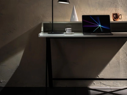 Lampada da tavolo Antares in metallo verniciato di Stones