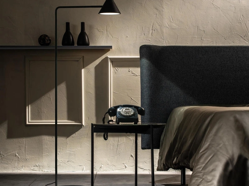 Lampada da terra Antares in metallo verniciato di Stones