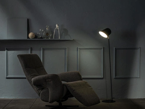 Lampada da terra Electra in metallo verniciato di Stones