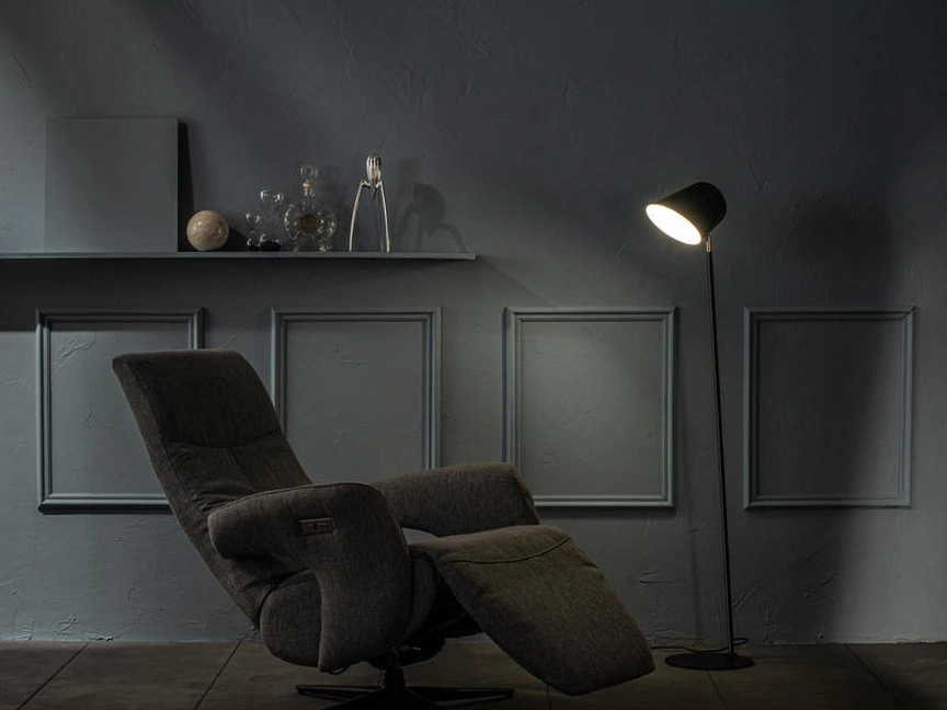 Lampada da terra Electra in metallo verniciato di Stones