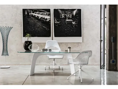 Lampada in metallo con rete in cuoio Guapa Floor Lamp di Midj