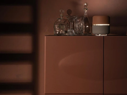 Lampada da tavolo Idra in metallo verniciato di Stones