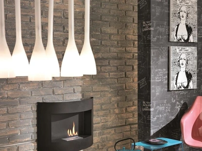 Biocamino da parete Redonda in metallo verniciato e vetro temperato di Stones