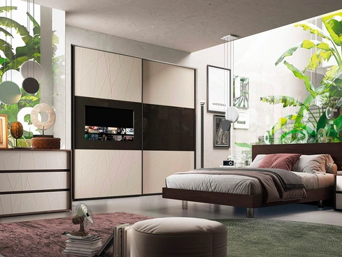 Armadio con ante scorrevoli maxi Telemaco Shangai in laccato opaco con fascia a specchio di Cecchini Italia