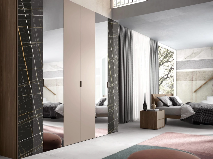 Armadio con ante scorrevoli in nobilitato e vetro Kappa di AdriaticaArmadio con ante scorrevoli in nobilitato e vetro Kappa di Adriatica