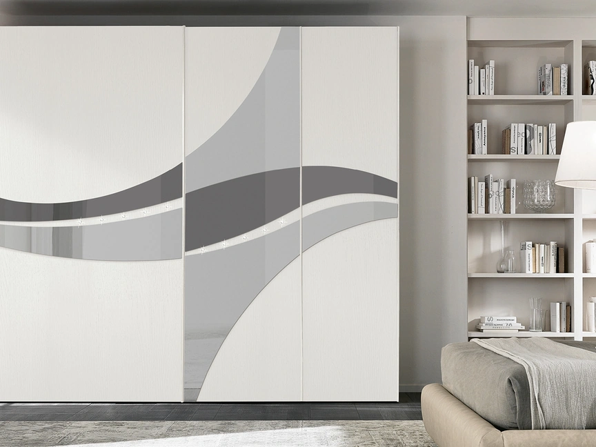 Armadio Mirea con ante scorrevoli in frassino e specchio di Adriatica