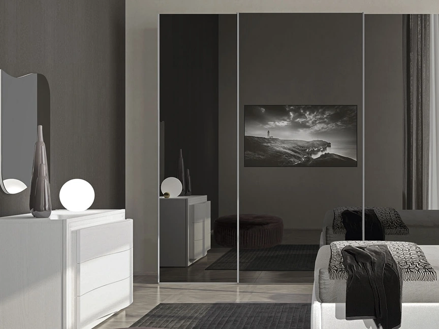 Armadio Riflessi con ante scorrevoli a specchio di Adriatica