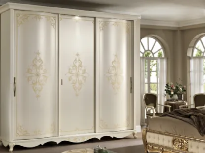 Armadio in legno laccato e decorato in foglia oro con anta scorrevole Virginia di Mobilificio AG