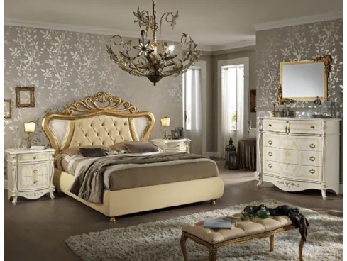 Comodino con decorazioni in foglia oro Achilea Patinato di Mobilificio AG