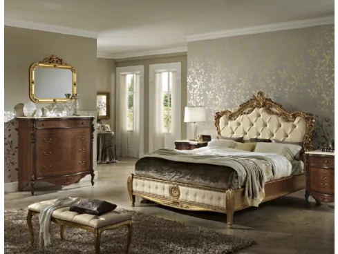 Letto classico in legno intarsiato lavorato in foglia oro Aida di Mobilificio AG