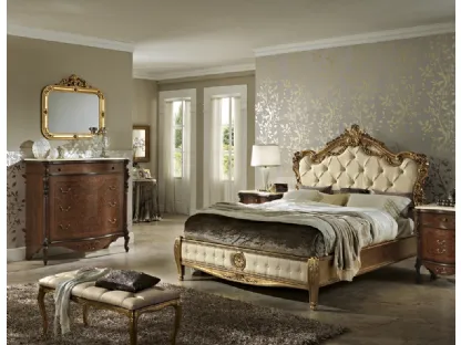 Letto classico in legno intarsiato lavorato in foglia oro Aida di Mobilificio AG