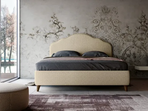 Letto dal design classico in tessuto imbottito con testiera sagomata Barcellona di Imab