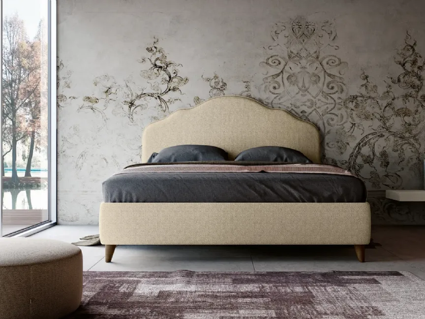 Letto dal design classico in tessuto imbottito con testiera sagomata Barcellona di Imab