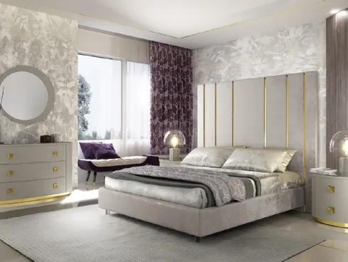 Letto con testiera imponente con scanalature dorate Duse di Adriatica