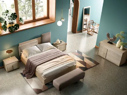 Letto in legno con testiera parzialmente rivestita con due pannelli in tessuto G03 Mondrian Pad e Delta Box di Mercantini
