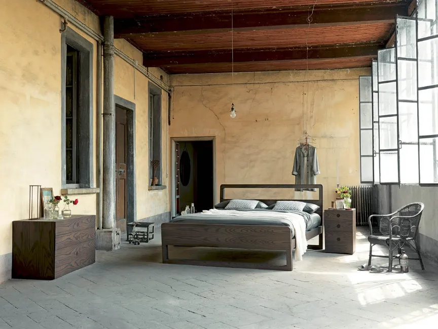 Letto in legno con testiera e box contenitore sollevato da terra Feel di Fimar