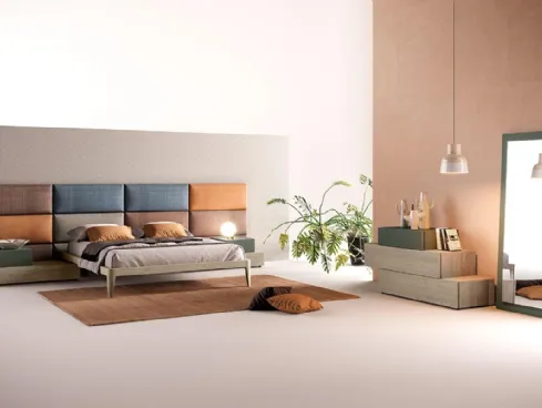 Letto con testiera in tessuto imbottito e giroletto con comodini integrati in legno M03 Puzzle e Beta di Mercantini