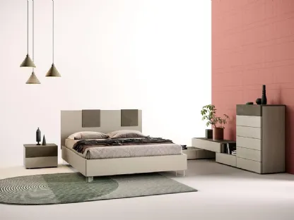 Letto matrimoniale in laccato opaco con testiera M05 Spot e Delta Box di Mercantini