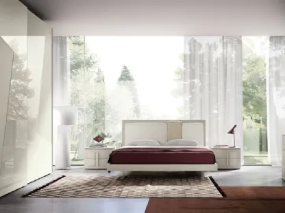 Letto in rovere gessato con testiera in ecopelle imbottita Roger di Adriatica