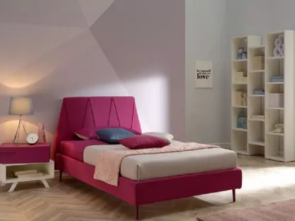 Letto comodo imbottito con testiera in tessuto dalle forme squadrate SC210 di Moretti Compact