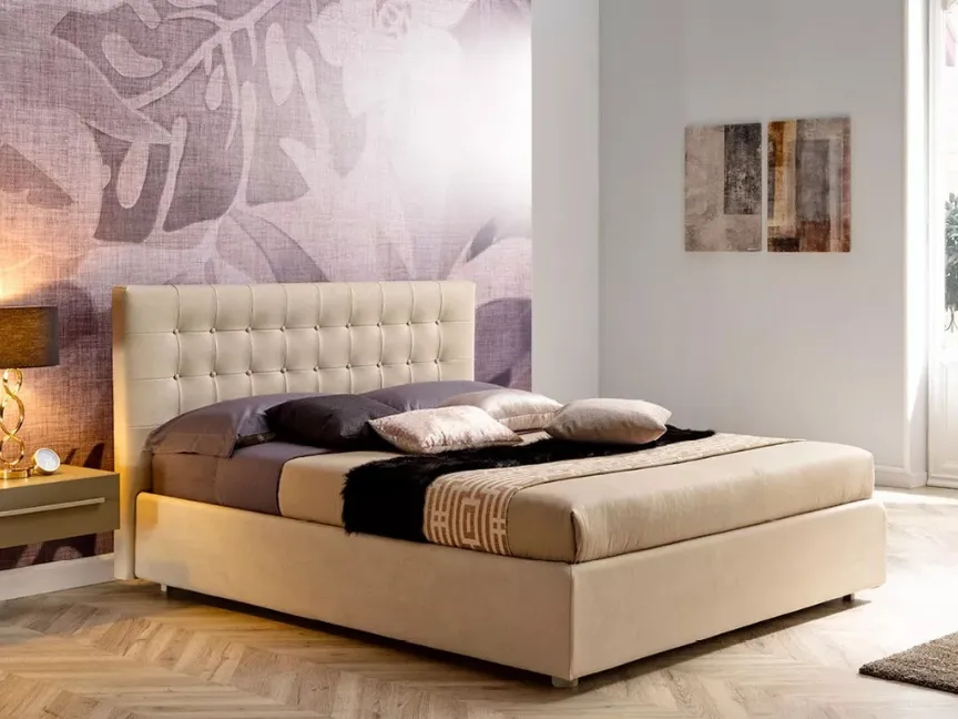 Letto matrimoniale imbottito con testiera trapuntata SC218 di Moretti Compact