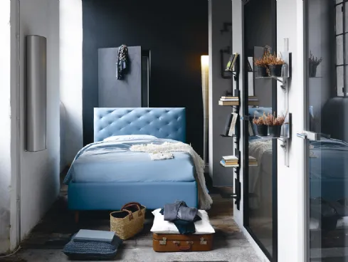 Letto in ecopelle con testiera capitonnè e contenitore So Ever di Noctis