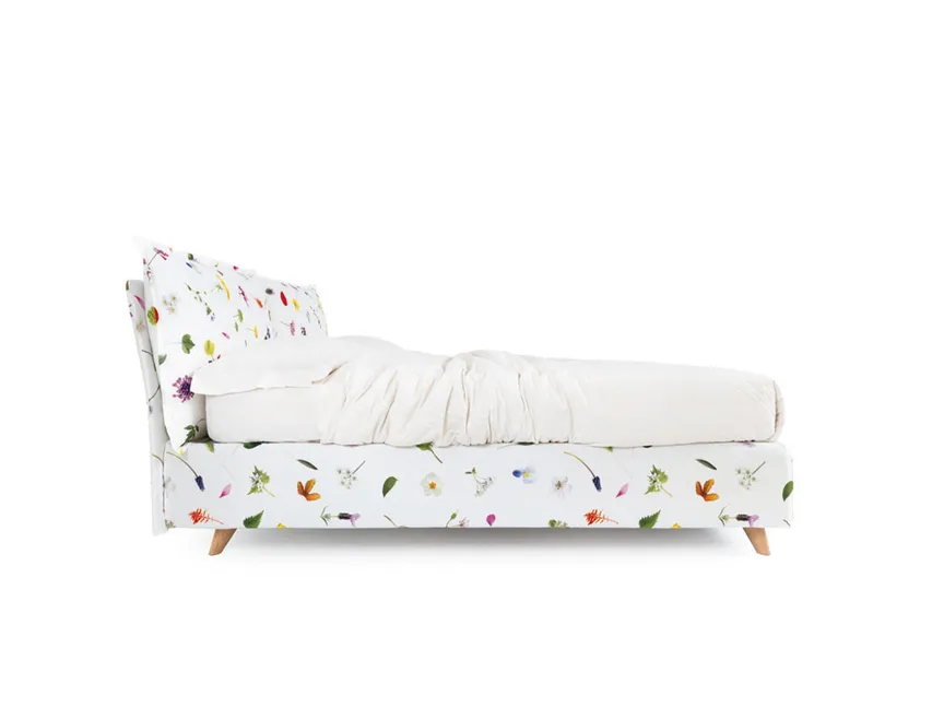 Letto in tessuto a fiori con contenitore So Wild di Noctis