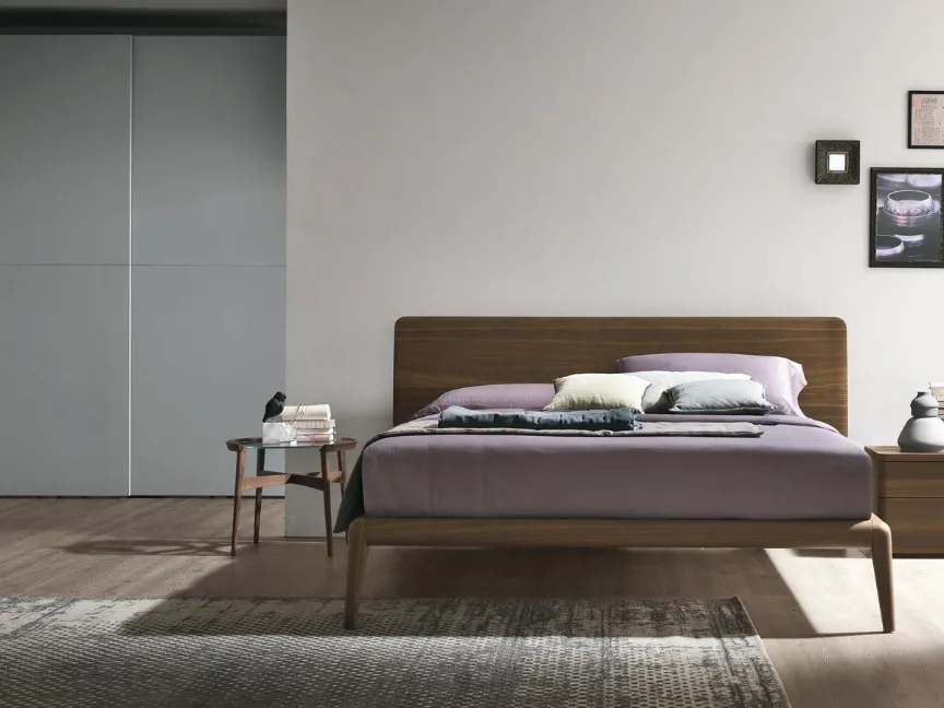 Letto Prado con testata in legno rovere termocotto di Tomasella