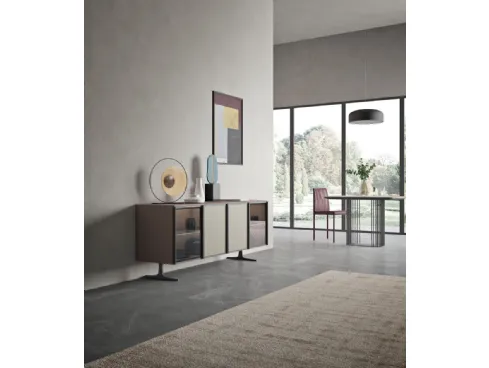 Madia in laccato opaco terra con ante in vetro bronzato e cemento écru Glass 2 di Orme