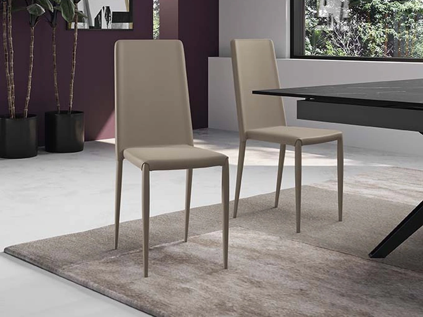 Sedia impilabile in ecopelle Cleo di Stones