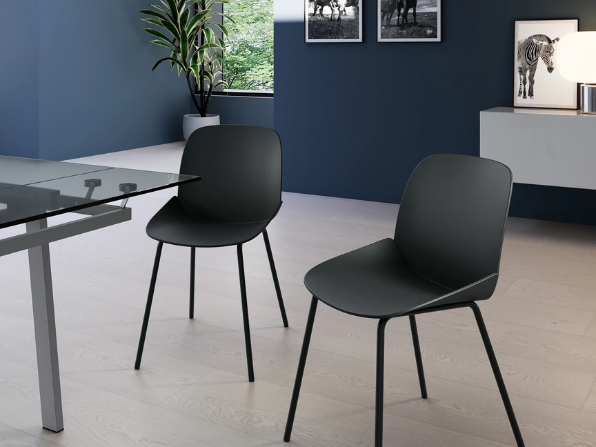 Sedia Eva in polipropilene con gambe in metallo di Stones