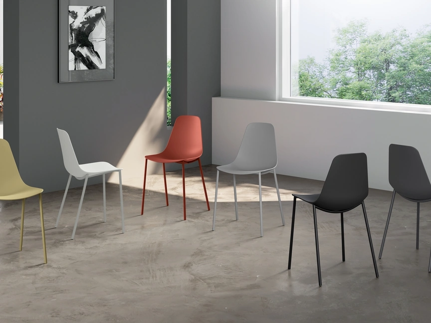 Sedia in vari colori in polipropilene con gambe in metallo Frida di Stones