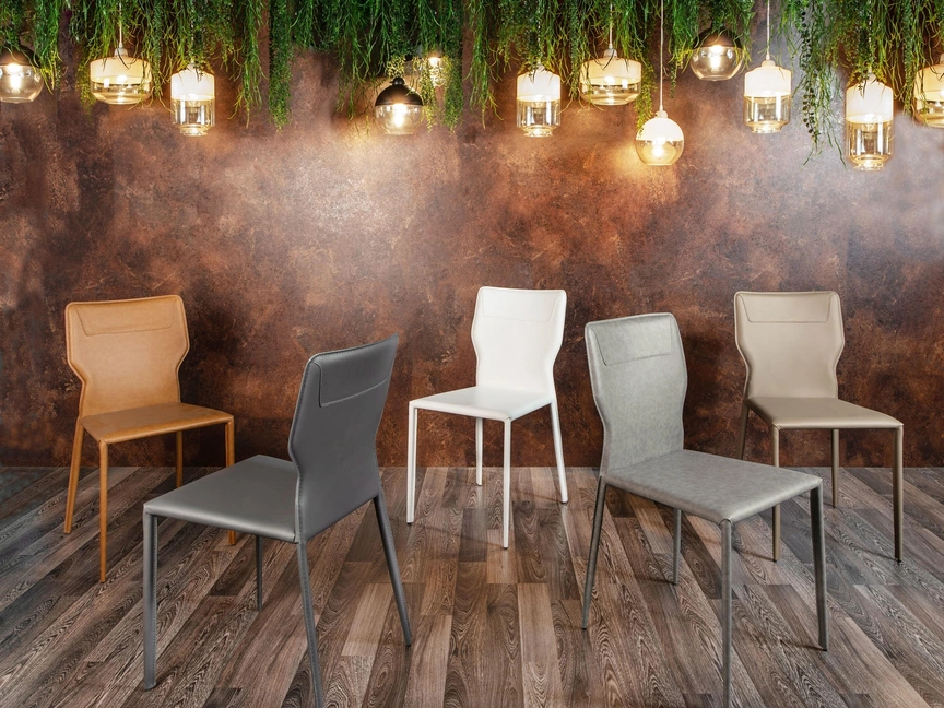 Sedia Kim rivestita in similcuoio vari colori di Stones