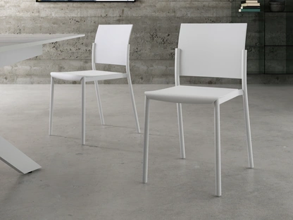 Sedia impilabile in polipropilene Venus di Stones