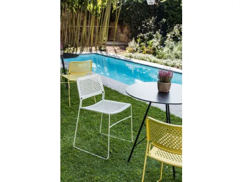 Sedia impilabile in acciaio con gambe a slitta Slim S M di Midj