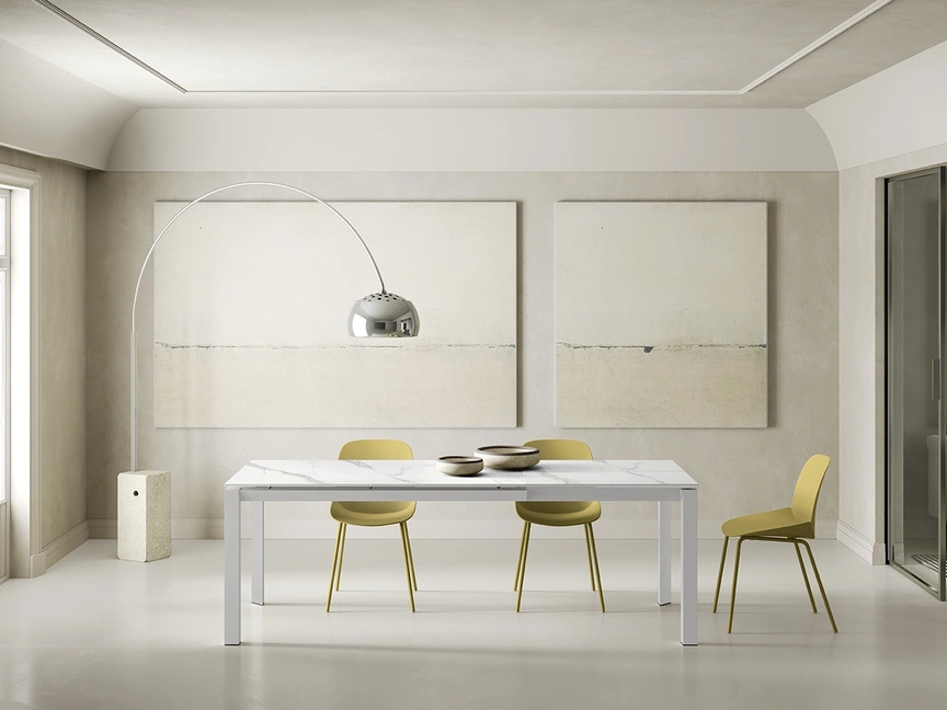 Tavolo Account 24 con top in ceramica di Stones