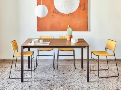 Tavolo allungabile More con top impiallacciato di rovere naturale e base in metallo di Midj
