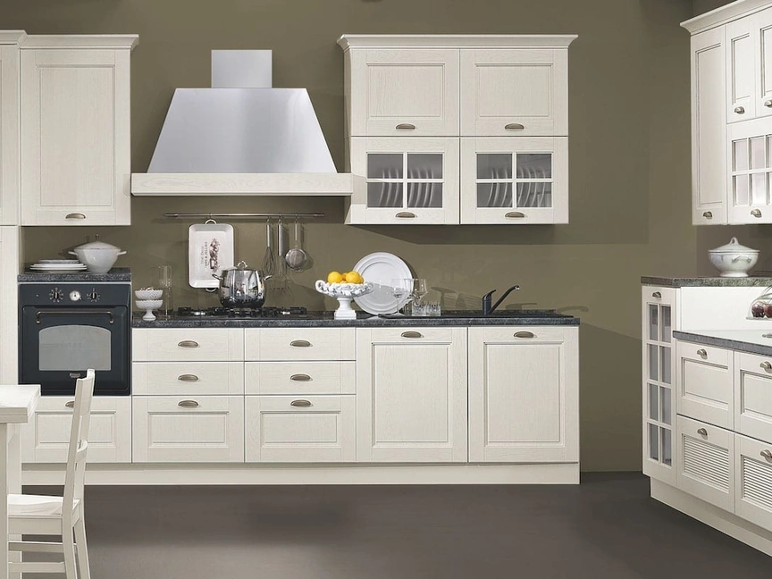 Cucina Classica ad angolo Aisha in frassino laccato bianco di Mobilturi