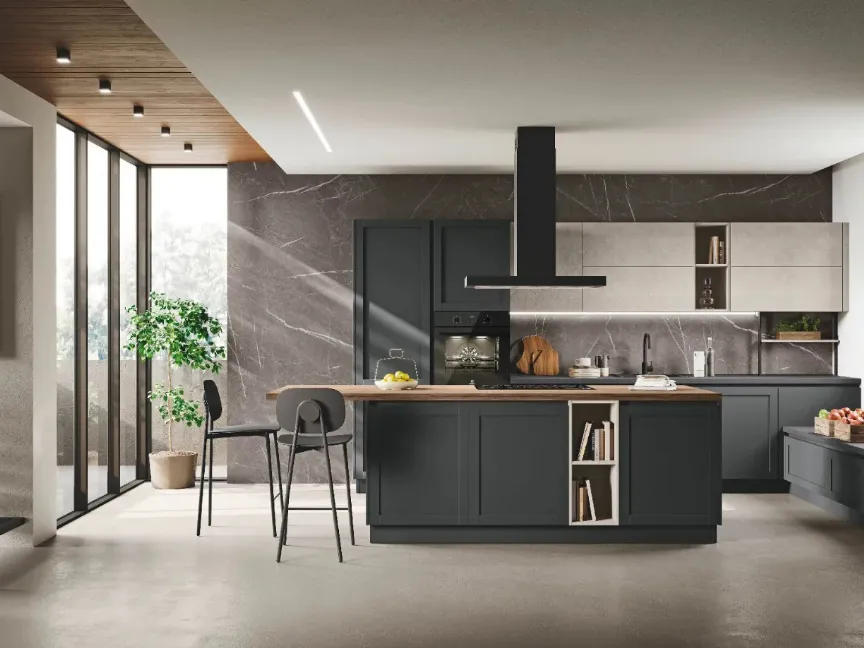 Cucina Classica con isola Sveva v03 in Alkorcell Black Matt e Cemento Materico Sand con top in laminato Lava e Top isola in laminato Rovere Anice di Stosa