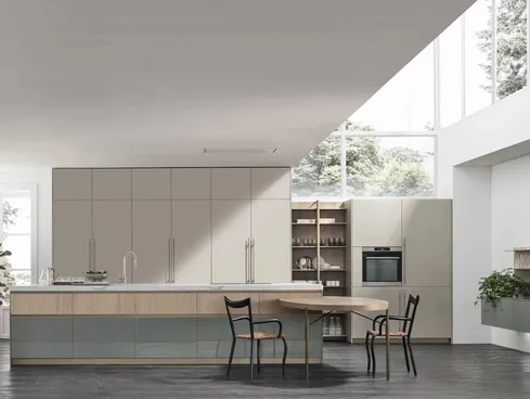 Cucina Moderna con isola Color Trend 01 in laccato opaco e lucido di Stosa