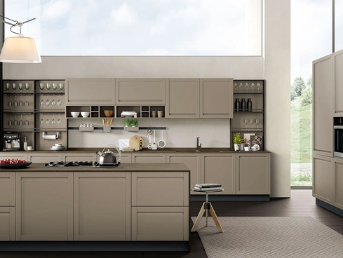 Cucina Moderna con isola Incanto in laccato fango opaco di Mobilturi
