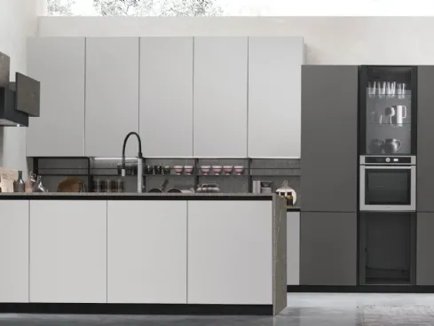 Cucina Moderna con penisola Metropolis v12 in Pet Nebbia opaco e Pet Canna di Fucile opaco di Stosa